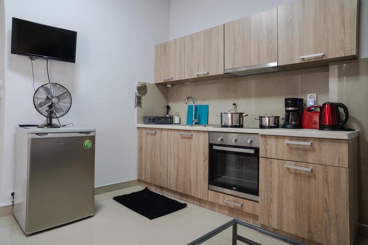 Apartment Polytimon, An Athenian Neoclassical *